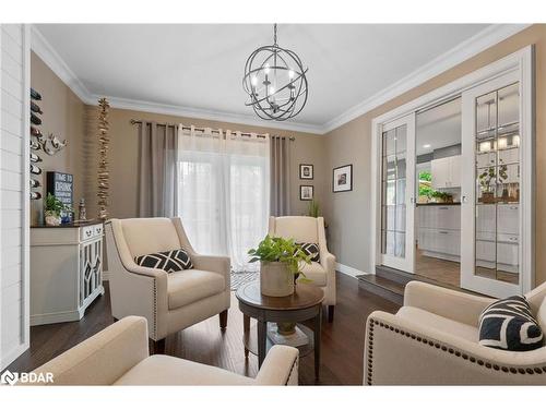 2255 Douglas Avenue, Innisfil, ON - Indoor Photo Showing Living Room