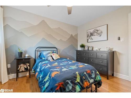 2255 Douglas Avenue, Innisfil, ON - Indoor Photo Showing Bedroom