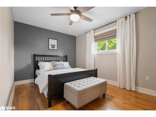 2255 Douglas Avenue, Innisfil, ON - Indoor Photo Showing Bedroom