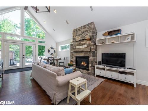 740 10Th Line Line, Innisfil, ON - Indoor Photo Showing Living Room With Fireplace