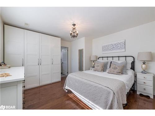 740 10Th Line Line, Innisfil, ON - Indoor Photo Showing Bedroom