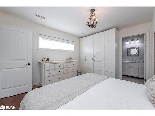 740 10Th Line Line, Innisfil, ON - Indoor Photo Showing Bedroom