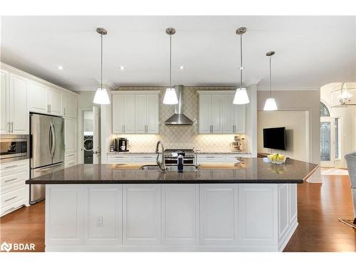 1097 Hurlwood Lane, Orillia, ON - Indoor Photo Showing Kitchen With Upgraded Kitchen