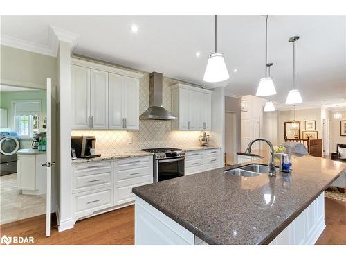 1097 Hurlwood Lane, Orillia, ON - Indoor Photo Showing Kitchen With Double Sink With Upgraded Kitchen