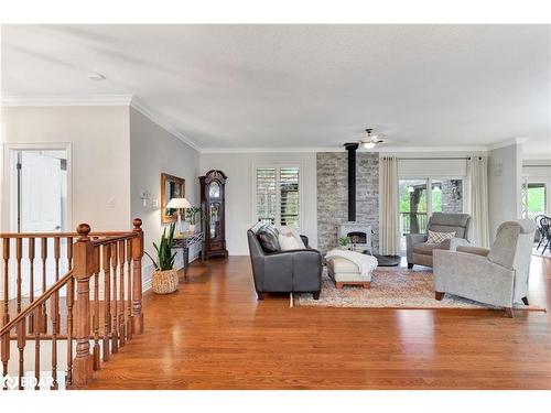 1097 Hurlwood Lane, Orillia, ON - Indoor Photo Showing Living Room