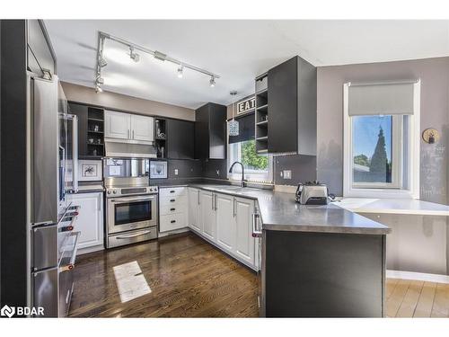 267 Johnson Street, Barrie, ON - Indoor Photo Showing Kitchen With Double Sink With Upgraded Kitchen