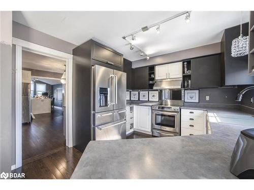 267 Johnson Street, Barrie, ON - Indoor Photo Showing Kitchen