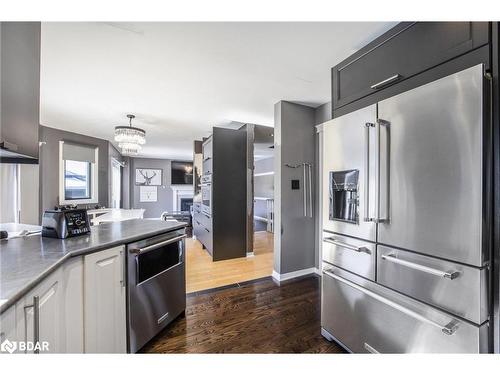 267 Johnson Street, Barrie, ON - Indoor Photo Showing Kitchen