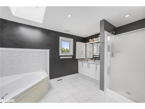 267 Johnson Street, Barrie, ON - Indoor Photo Showing Bathroom