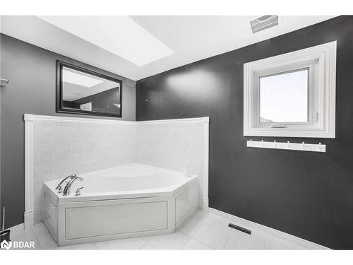 267 Johnson Street, Barrie, ON - Indoor Photo Showing Bathroom