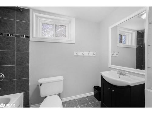 267 Johnson Street, Barrie, ON - Indoor Photo Showing Bathroom