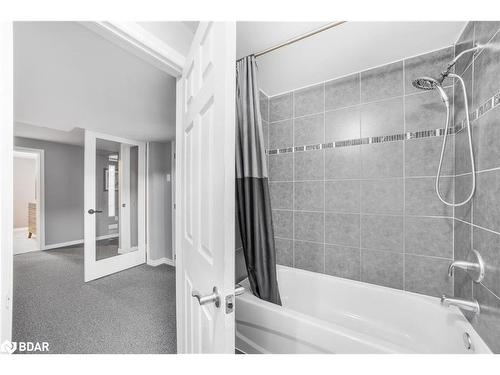 267 Johnson Street, Barrie, ON - Indoor Photo Showing Bathroom