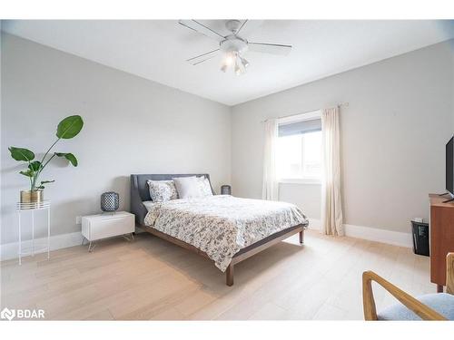 16 Fawn Crescent, Barrie, ON - Indoor Photo Showing Bedroom