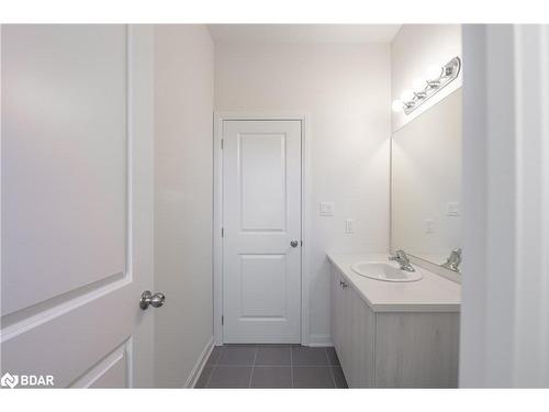 4 Oakmont Drive, Bath, ON - Indoor Photo Showing Bathroom
