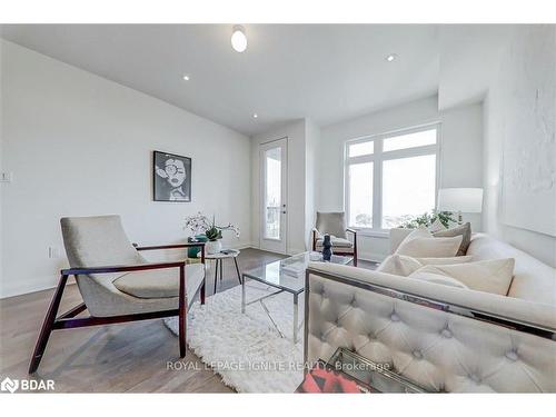 833 Port Darlington Road, Bowmanville, ON - Indoor Photo Showing Living Room