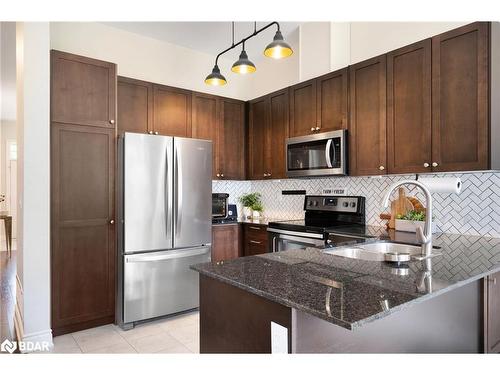 8 Blasi Court, Wasaga Beach, ON - Indoor Photo Showing Kitchen With Upgraded Kitchen