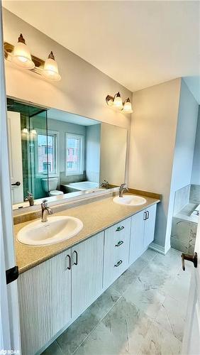 44 Blackburn Street, Cambridge, ON - Indoor Photo Showing Bathroom
