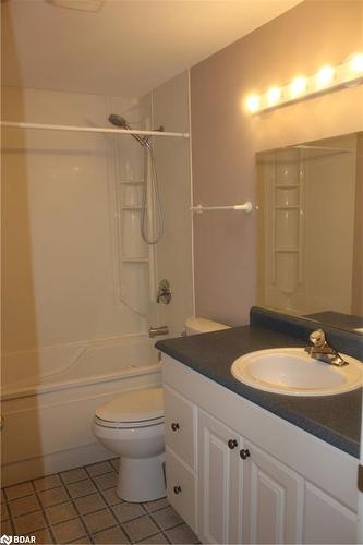 401 Mary Street, Orillia, ON - Indoor Photo Showing Kitchen With Double Sink