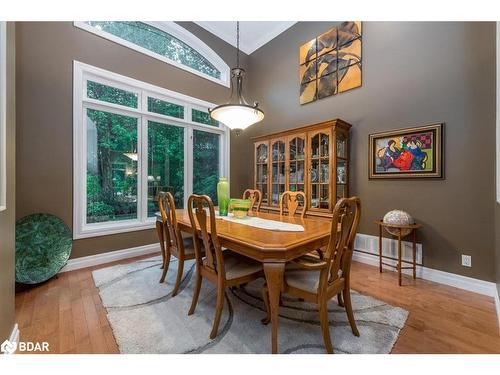 5 Timber Court, Springwater, ON - Indoor Photo Showing Dining Room