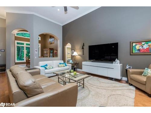 5 Timber Court, Springwater, ON - Indoor Photo Showing Living Room