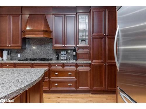 5 Timber Court, Springwater, ON - Indoor Photo Showing Kitchen