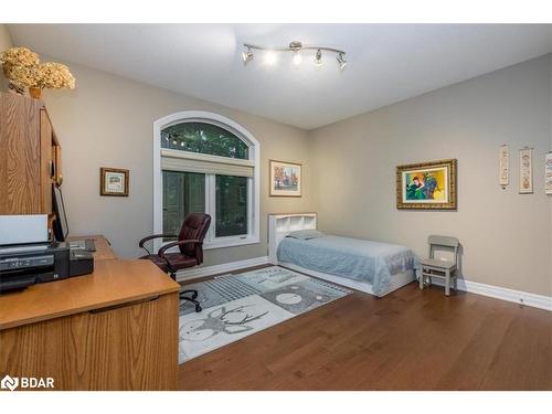 5 Timber Court, Springwater, ON - Indoor Photo Showing Bedroom