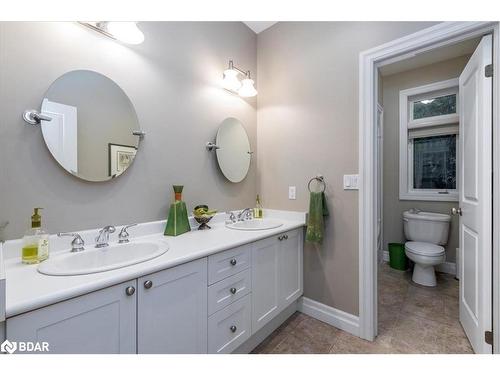 5 Timber Court, Springwater, ON - Indoor Photo Showing Bathroom