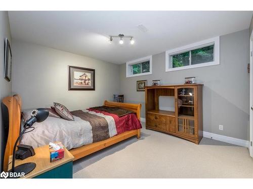 5 Timber Court, Springwater, ON - Indoor Photo Showing Bedroom