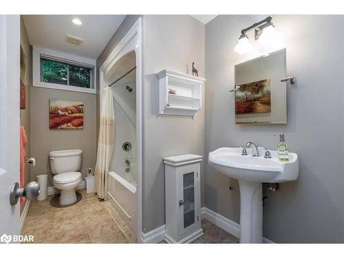 5 Timber Court, Springwater, ON - Indoor Photo Showing Bathroom