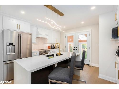 963 Sanford Drive, Burlington, ON - Indoor Photo Showing Kitchen With Upgraded Kitchen