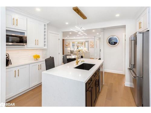 963 Sanford Drive, Burlington, ON - Indoor Photo Showing Kitchen