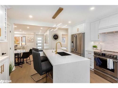 963 Sanford Drive, Burlington, ON - Indoor Photo Showing Kitchen With Upgraded Kitchen