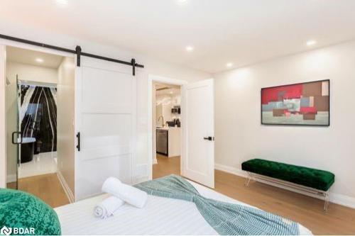 963 Sanford Drive, Burlington, ON - Indoor Photo Showing Bedroom