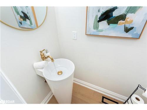 963 Sanford Drive, Burlington, ON - Indoor Photo Showing Bathroom