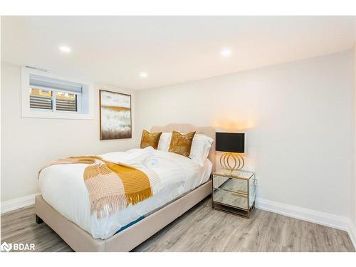 963 Sanford Drive, Burlington, ON - Indoor Photo Showing Bedroom