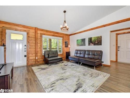 40 Mountney Road, Bancroft, ON - Indoor Photo Showing Living Room