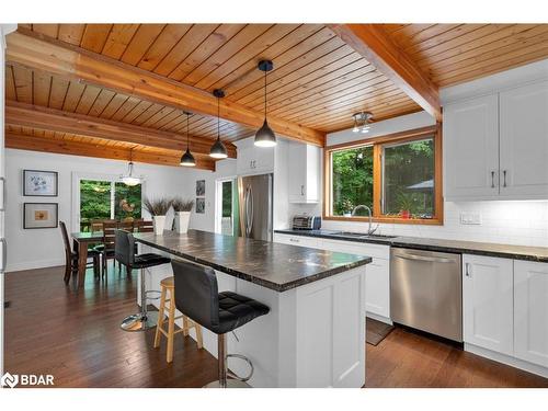 22 Cathedral Pines Rd Road, Barrie, ON - Indoor Photo Showing Kitchen