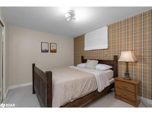 22 Cathedral Pines Rd Road, Barrie, ON - Indoor Photo Showing Bedroom