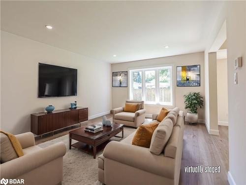 29B Rose Avenue, Orillia, ON - Indoor Photo Showing Living Room