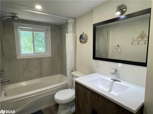 239 Front Street S, Orillia, ON - Indoor Photo Showing Bathroom
