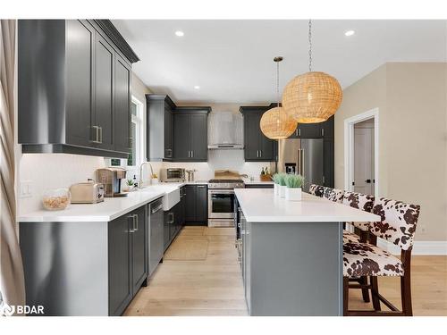 877 Pine Avenue Street, Innisfil, ON - Indoor Photo Showing Kitchen With Upgraded Kitchen