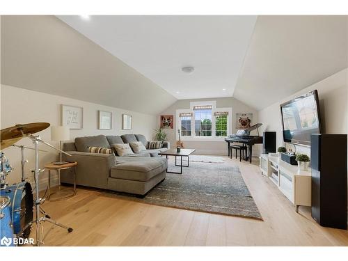 877 Pine Avenue Street, Innisfil, ON - Indoor Photo Showing Living Room