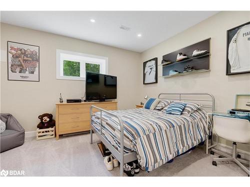 877 Pine Avenue Street, Innisfil, ON - Indoor Photo Showing Bedroom