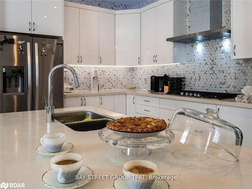 3784 Sunbank Crescent, Severn, ON - Indoor Photo Showing Kitchen With Double Sink With Upgraded Kitchen