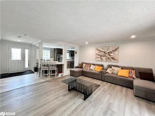 20 Bridlewood Crescent, Wasaga Beach, ON - Indoor Photo Showing Living Room