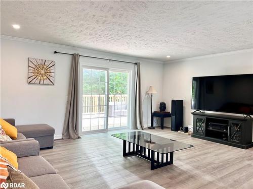 20 Bridlewood Crescent, Wasaga Beach, ON - Indoor Photo Showing Living Room