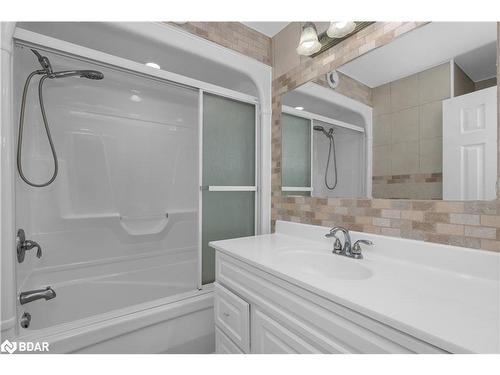 16 Joy Avenue, Orillia, ON - Indoor Photo Showing Bathroom