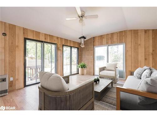 794 Ontario Street, Midland, ON - Indoor Photo Showing Living Room