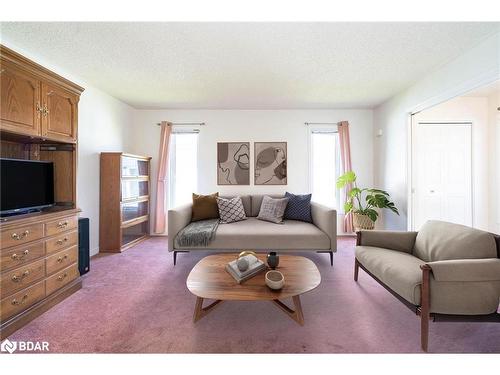 63 Pennsylvania Avenue, Wasaga Beach, ON - Indoor Photo Showing Living Room
