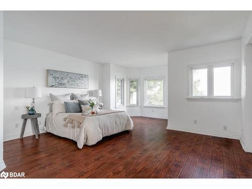 665 Lakelands Avenue, Innisfil, ON - Indoor Photo Showing Bedroom